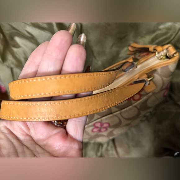 Coach F22226 Y2K Signature Payton Clover Tote (Tan/Signature/Multi) - EUC - Picture 9 of 13